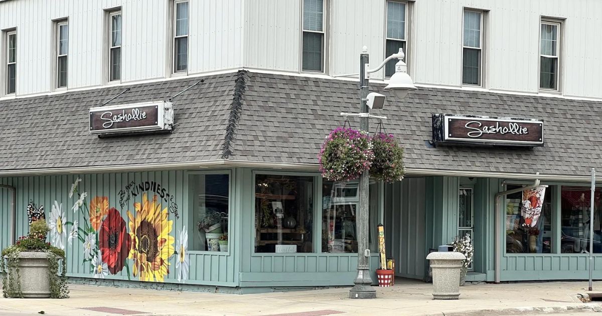 Sashollie Boutique A Unique Boutique in DeWitt Iowa